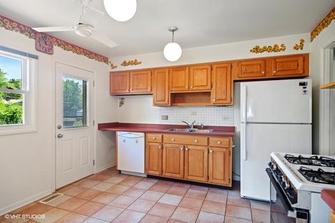 705 Evergreen Ln, Hoffman Estates, IL 60169 photo 4
