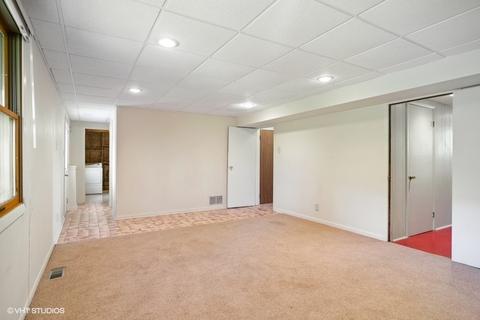 705 Evergreen Ln, Hoffman Estates, IL 60169 photo 12