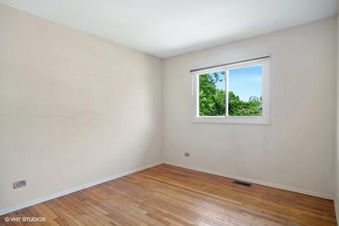 705 Evergreen Ln, Hoffman Estates, IL 60169 photo 9