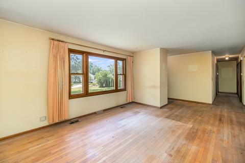 9027 Skyline Dr, Burr Ridge, IL 60527 photo 3
