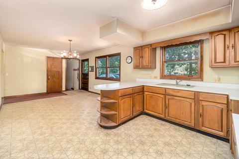 9027 Skyline Dr, Burr Ridge, IL 60527 photo 7