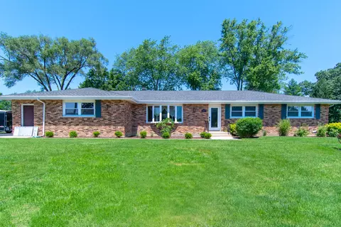 871 E Francis Rd, New Lenox, IL 60451 photo 2