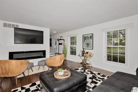 969 Freeman Rd, Hoffman Estates, IL 60192 photo 4