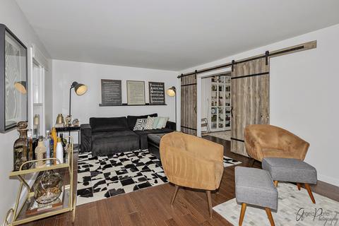 969 Freeman Rd, Hoffman Estates, IL 60192 photo 5