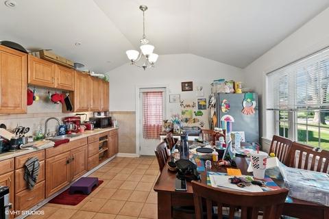 12210 S Avers Ave, Alsip, IL 60803 photo 4