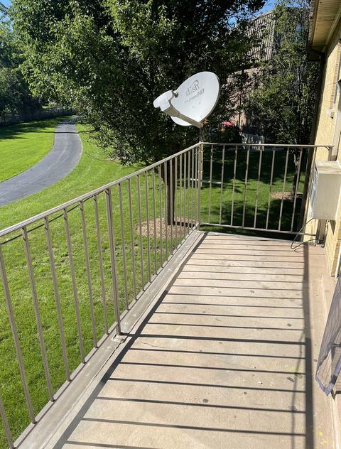 584 Fairway View Dr #2L, Wheeling, IL 60090 photo 3