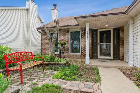 1316 Walden Dr, Elgin, IL 60120 photo 2