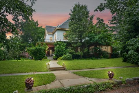 1102 E Jefferson St, Bloomington, IL 61701 photo 1