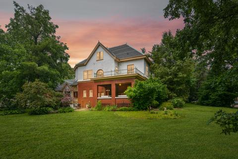 1102 E Jefferson St, Bloomington, IL 61701 photo 2