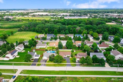 1325 Deerpath Rd, Aurora, IL 60506 photo 4