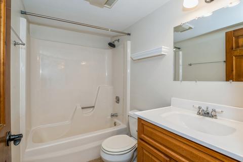 706 Annabelle St, Mchenry, IL 60051 photo 8