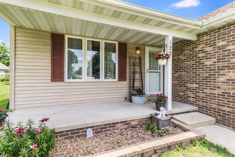 122 N Cedar St, Gardner, IL 60424 photo 2