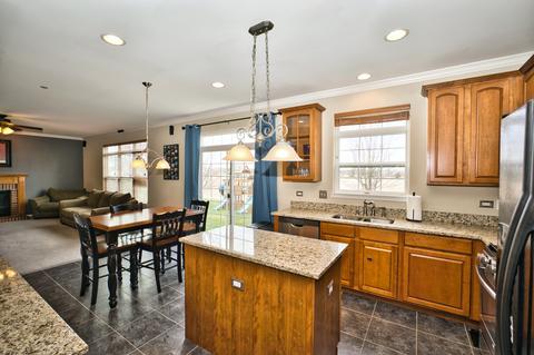 2106 Cabrillo Ln, Hoffman Estates, IL 60192 photo 11