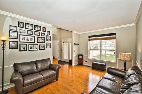 2106 Cabrillo Ln, Hoffman Estates, IL 60192 photo 7