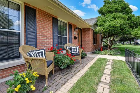 2240 Copley St, Aurora, IL 60506 photo 2