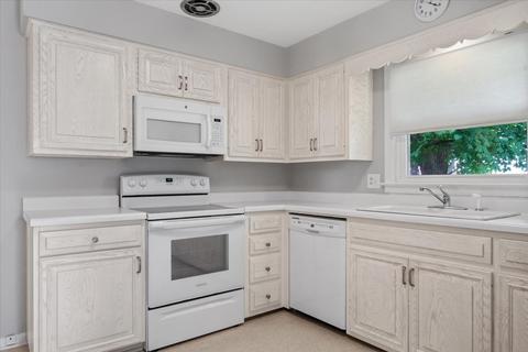 2007 Benjamin Ln, Bloomington, IL 61701 photo 9