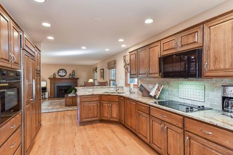 1021 Arbor Ave, Wheaton, IL 60189 photo 3