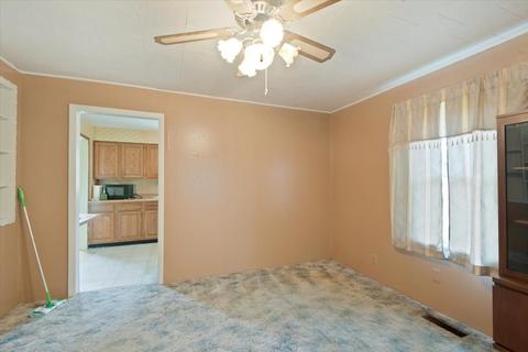 203 E Griggs St, Mansfield, IL 61854 photo 3