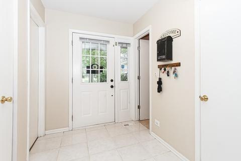 748 Ripple Brook Ln, Elgin, IL 60120 photo 4