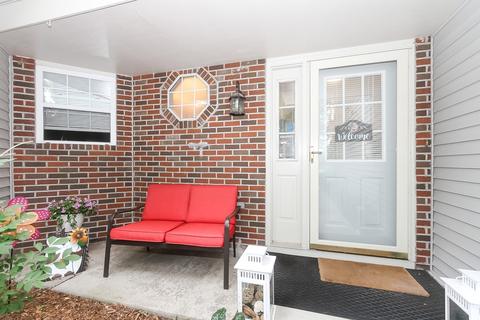 748 Ripple Brook Ln, Elgin, IL 60120 photo 3