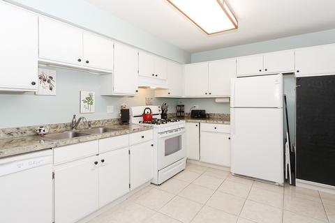 748 Ripple Brook Ln, Elgin, IL 60120 photo 10