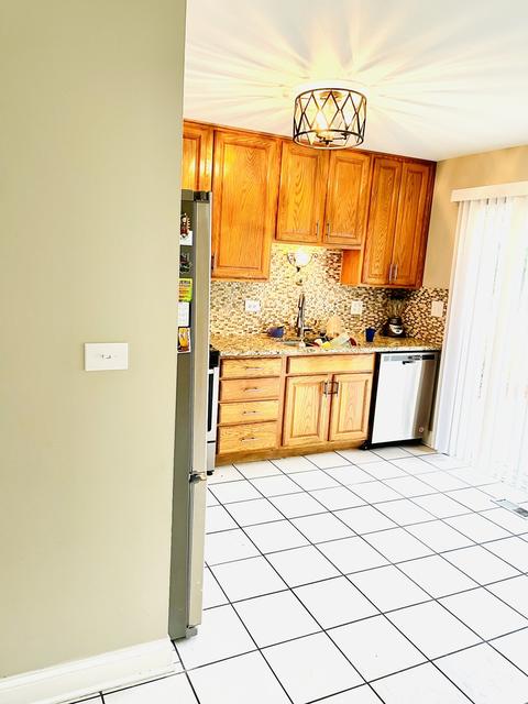 50 Waverly Dr, Elgin, IL 60120 photo 3