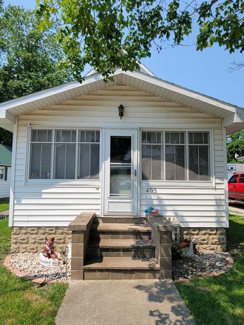 405 E Wood St, Colfax, IL 61728 photo 2