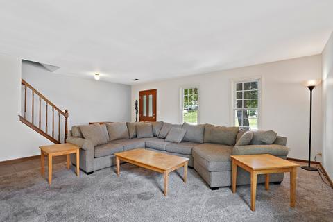 726 Berwick Pl, Roselle, IL 60172 photo 3