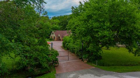 2052 E Hickory St, Crete, IL 60417 photo 3