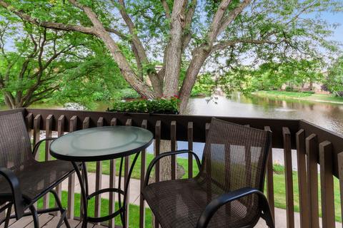 16 Kyle Ct, Willowbrook, IL 60527 photo 4