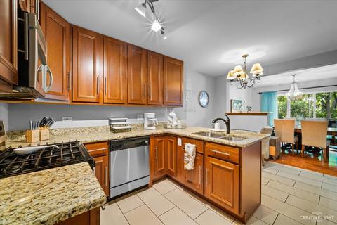 2054 Constitution Ct, Aurora, IL 60506 photo 4