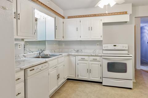 1090 S Nelson Ave #8, Kankakee, IL 60901 photo 4