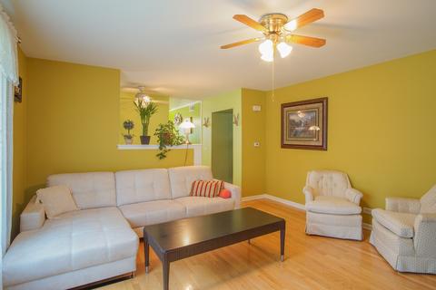 385 S Wolf Rd, Wheeling, IL 60090 photo 2