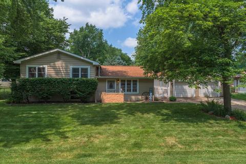 704 Marshall Ln, Bloomington, IL 61701 photo 1