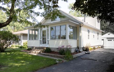 585 Kirk Ave, Elgin, IL 60120 photo 1
