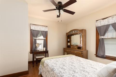 585 Kirk Ave, Elgin, IL 60120 photo 10