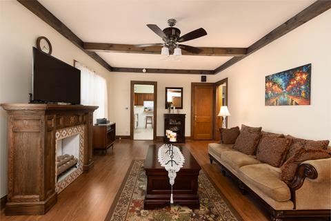 585 Kirk Ave, Elgin, IL 60120 photo 4