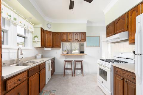 585 Kirk Ave, Elgin, IL 60120 photo 6