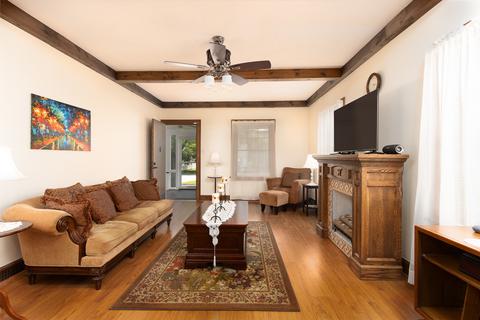 585 Kirk Ave, Elgin, IL 60120 photo 5