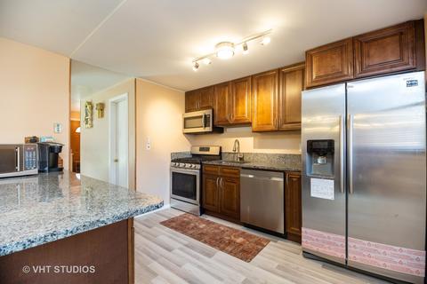 8815 Robin Dr #B, Des Plaines, IL 60016 photo 4