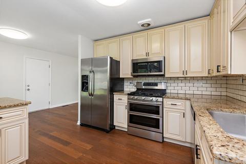 565 Edgemont Ln, Hoffman Estates, IL 60169 photo 7