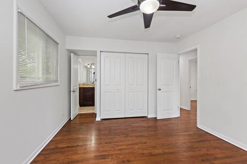 565 Edgemont Ln, Hoffman Estates, IL 60169 photo 9