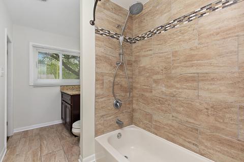 565 Edgemont Ln, Hoffman Estates, IL 60169 photo 10