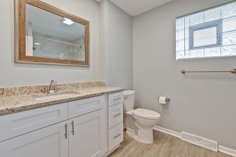 2545 Emerson St, Des Plaines, IL 60016 photo 17