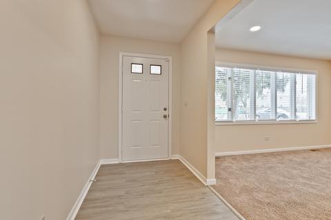 2545 Emerson St, Des Plaines, IL 60016 photo 3