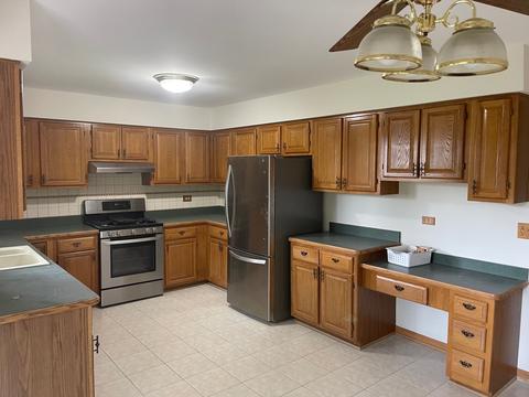 85 Erin Dr, Cary, IL 60013 photo 2
