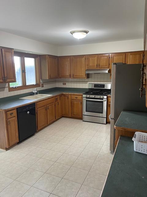 85 Erin Dr, Cary, IL 60013 photo 3
