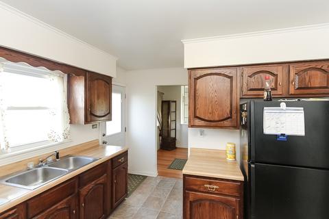 18 N Meyer Ct, Des Plaines, IL 60016 photo 7