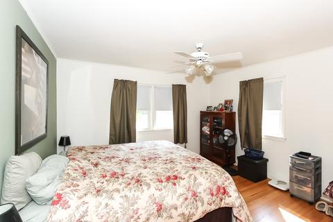 18 N Meyer Ct, Des Plaines, IL 60016 photo 9