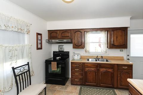 18 N Meyer Ct, Des Plaines, IL 60016 photo 6